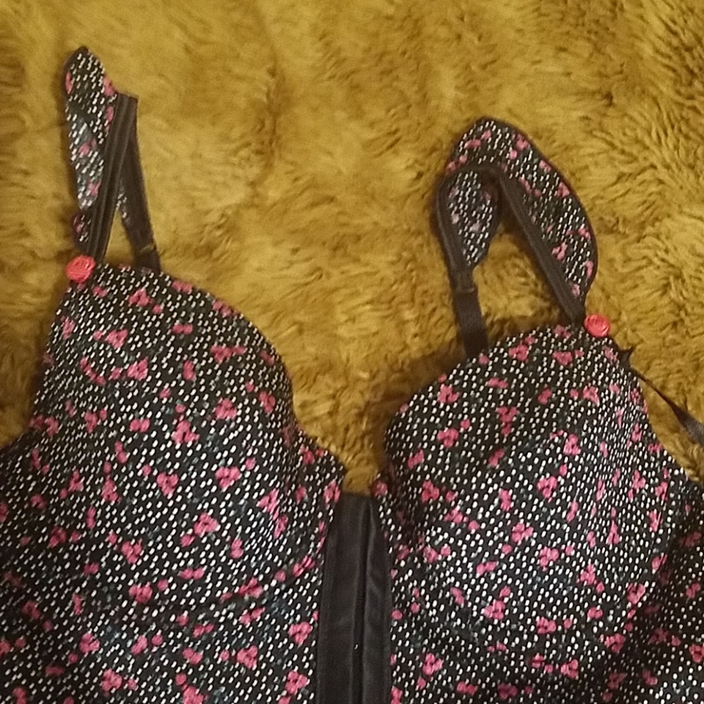 Kardashian Intimates - Picture 2 of 4
